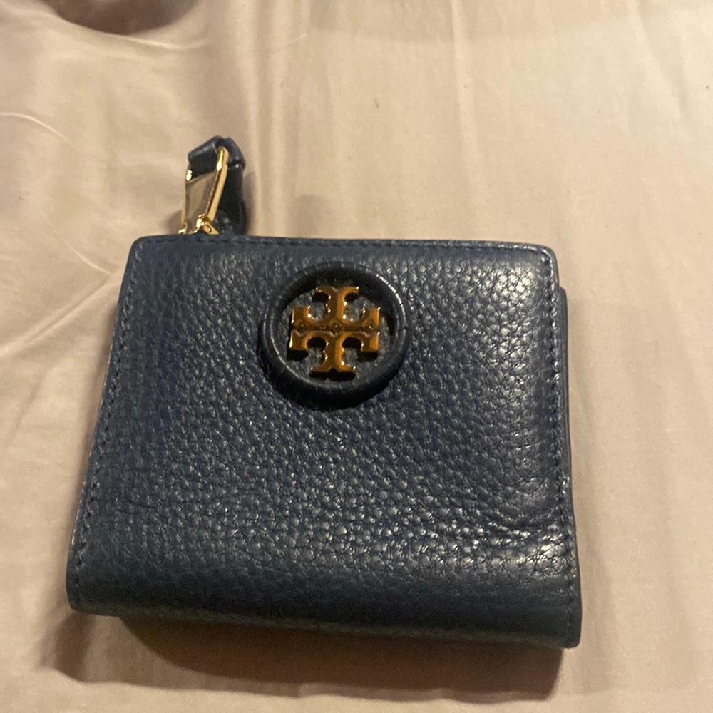 Navy blue small bifold tory Burch wallet